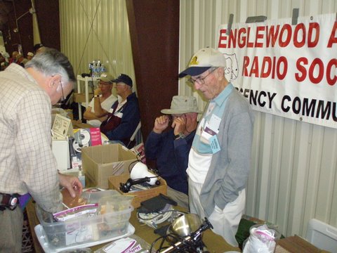 EARS Members at the 2010 Orlando HamCation - Slide 1