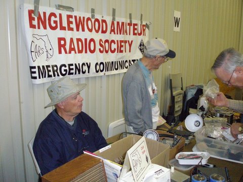 EARS Members at the 2010 Orlando HamCation - Slide 5