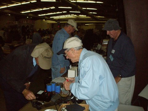 EARS Members at the 2010 Orlando HamCation - Slide 7