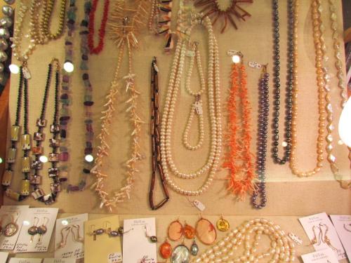 Who doesn't love a new piece of jewelry? - Slide 12