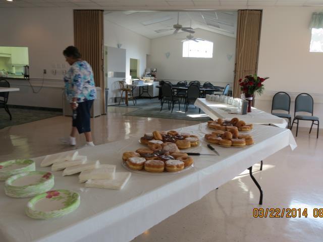Coffee and Doughnuts with Muriel Lyon <br>
Photos by Nora Szabo - Slide 10