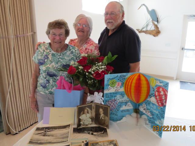 Coffee and Doughnuts with Muriel Lyon <br>
Photos by Nora Szabo - Slide 25