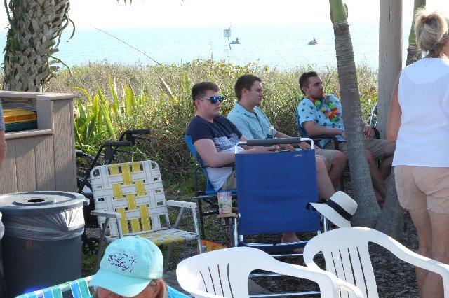 Time change party at the Tiki <br> Photos by Roger Cissa - Slide 13