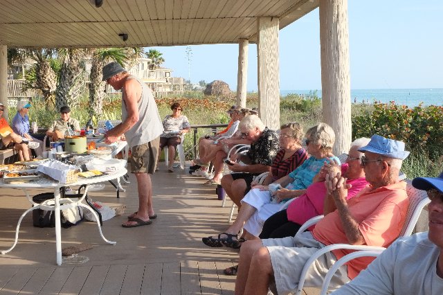 Time change party at the Tiki <br> Photos by Roger Cissa - Slide 24