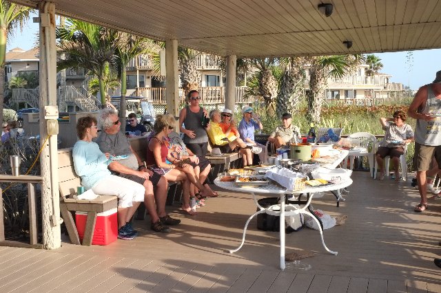 Time change party at the Tiki <br> Photos by Roger Cissa - Slide 26